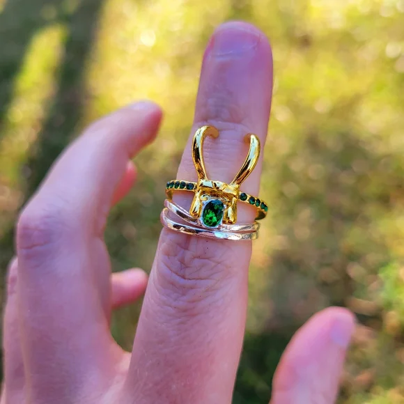 Disney Loki Gold Emerald Green 3 piece Ring Set Size 7.5 - Picture 5 of 12